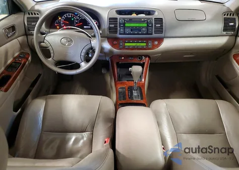 2005 Toyota Camry Xle z USA, uszkodzony, nr VIN 4T1BE30K85U072282